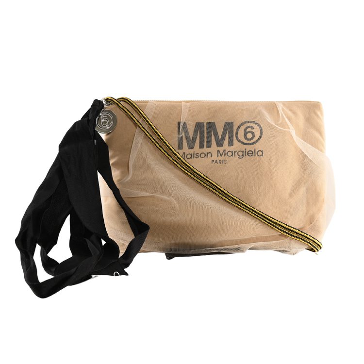 MM6經典款手拿包，特賣會價1,780元。圖／微風提供