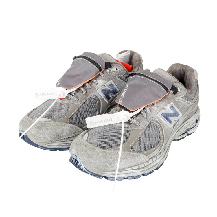 New Balance 2002R運動鞋，特賣會價2,280元。圖／微風提供