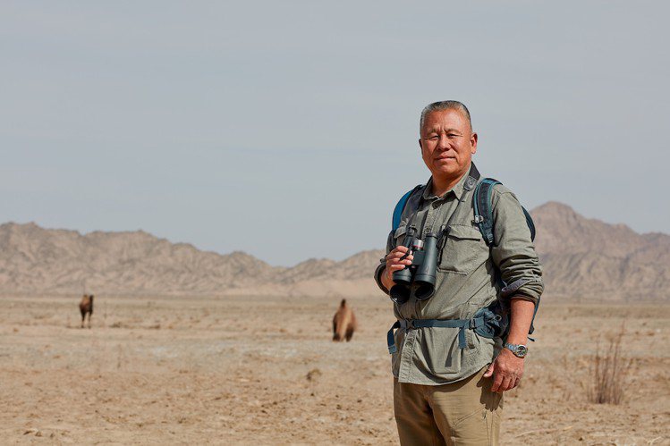 劉少創透過對野生駱駝的研究、立志保育，成為2023「勞力士雄才偉略大獎」得主。圖／ROLEX提供