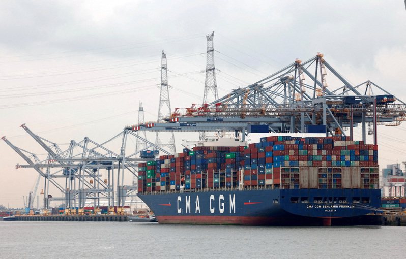 受紅海危機影響，海運業者營運成本升高，法國達飛海運集團（CMA CGM ）去年第4季陷入虧損。路透