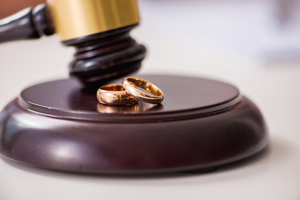 當夫妻離婚時，如何保全自己的財產？