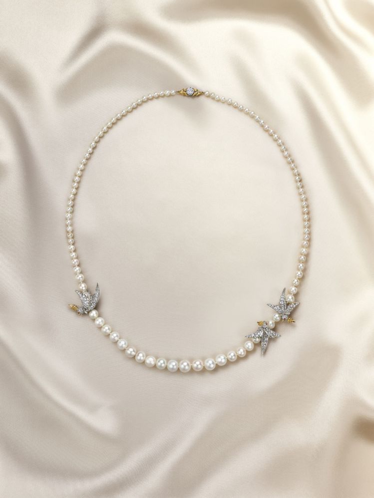 Jean Schlumberger by Tiffany石上鳥珍珠系列項鍊，鉑金及18K金鑲嵌白色與淡奶油色圓形、近圓形天然海水珍珠，鑽石及紅寶石。圖／Tiffany提供