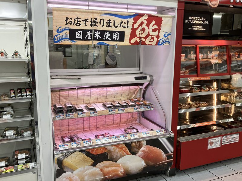北海道便利商店「Seicomart南八條店」店內販售現捏壽司。圖擷自twitter