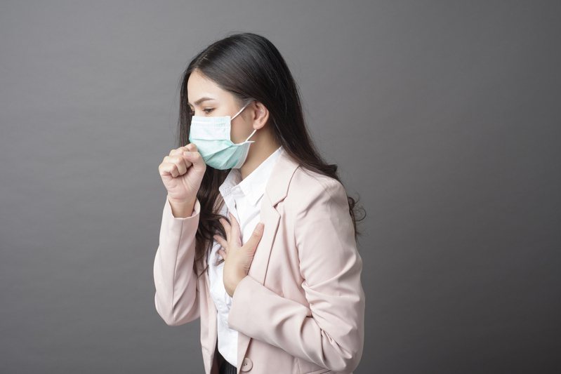 耳鼻喉科醫師胡皓淳分享「咳不停的5大原因」。示意圖／ingimage
