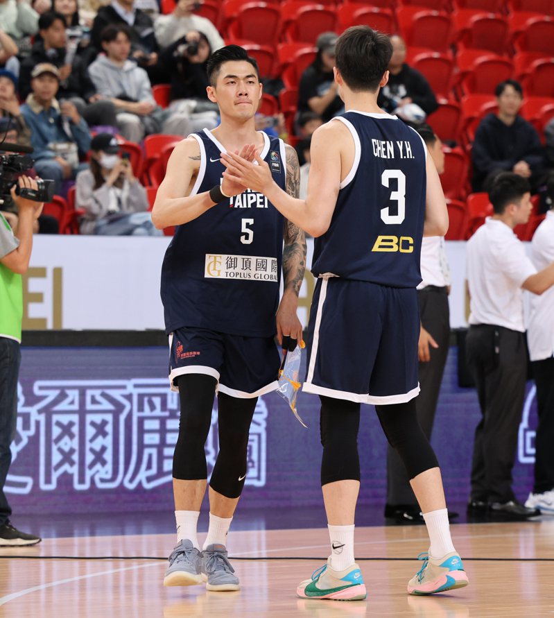 中華隊隊長劉錚（左）點出了現今中華隊的問題引發討論。圖／FIBA授權