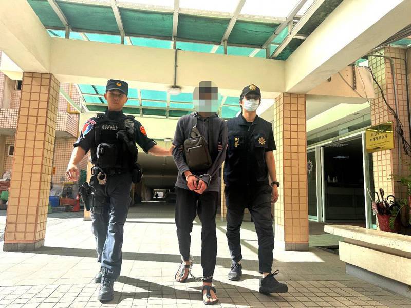 馬來西亞籍20歲男子YUEN WEI LIANG去年9月22日假借觀光名義來台旅行，卻在行李中以禮盒包裝的方式夾藏重達近4.9公斤、市價市價至少2千萬元的14塊海洛因磚，桃園地檢署偵結，依毒品罪起訴。記者陳恩惠／翻攝