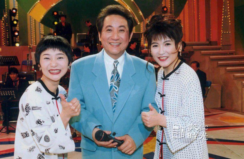 老牌歌星青山(中)、左為曹蘭、右為姚黛瑋。圖／聯合報系資料照(1994/04/18  郭肇舫攝影)
