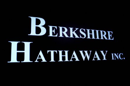 波克夏公司（Berkshire Hathaway）跌1.9%，該公司公布現金部位增至創紀錄的水準，一度推動市值逼近1兆美元。路透