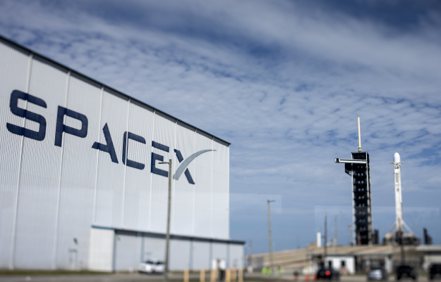 SpaceX「星盾」計畫去年8月贏得美國政府7,000萬美元的軍事合約，為美國國防部數十個合作夥伴提供通信服務。