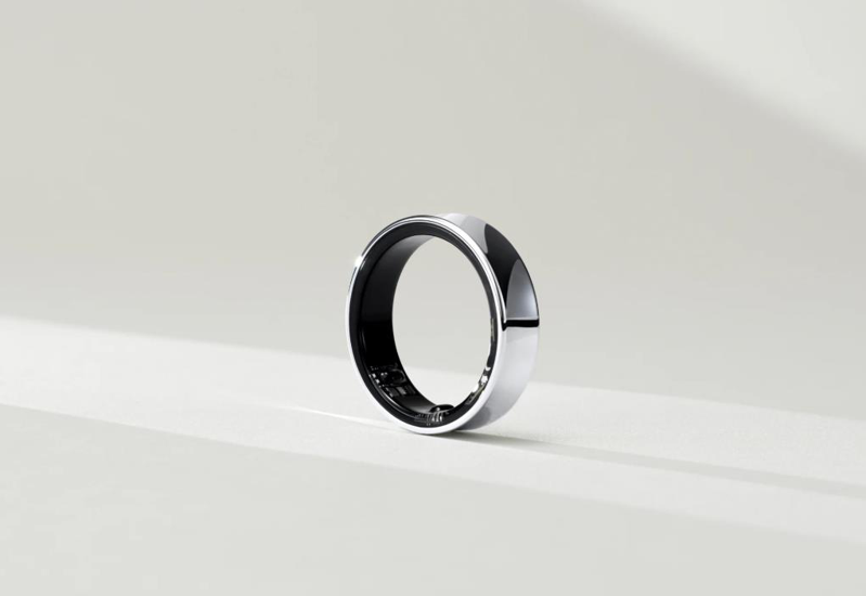 三星電子展示首款智慧戒指Galaxy Ring。取自網路