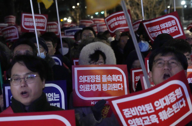 南韓醫師集體罷工造成醫療體系紊亂。美聯社