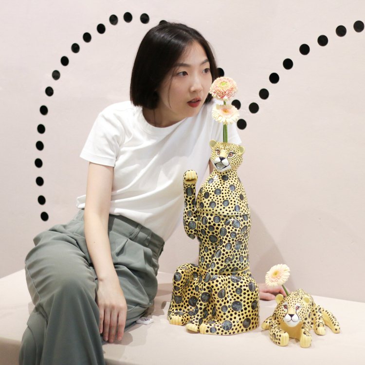 台灣新銳藝術家蔡貝桾她的創作。圖／惇聚國際提供