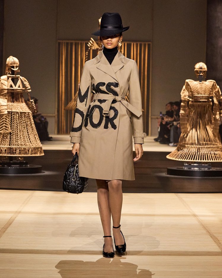 Dior本季女裝以1967年時任創意總監Marc Bohan主導的首個時裝系列「Miss Dior」為靈感。圖／Dior提供