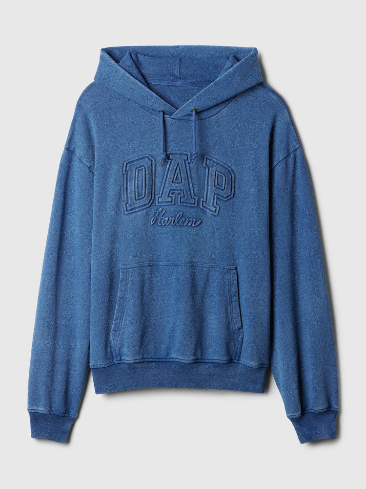 DAP GAP春季聯名系列刺繡Logo連帽上衣，3,999元。圖／Gap提供