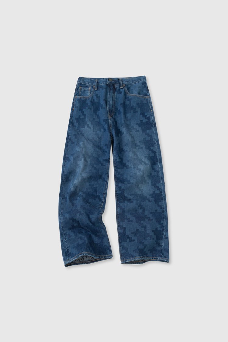 DAP GAP春季聯名系列千鳥格寬版牛仔褲，3,999元。圖／Gap提供