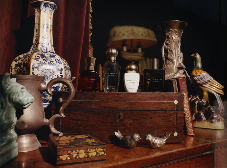 Jo Malone London全新英倫古董市集系列以四款限量香氣，體現古董市集中挖掘出的獨特迷人珍寶魅力。圖／Jo Malone London提供
