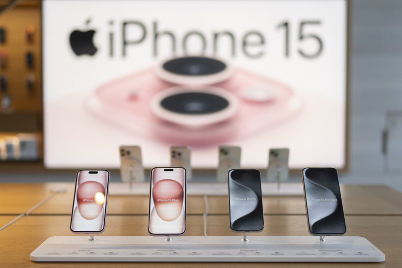 蘋果手機iPhone 15在中國又降價了。美聯社