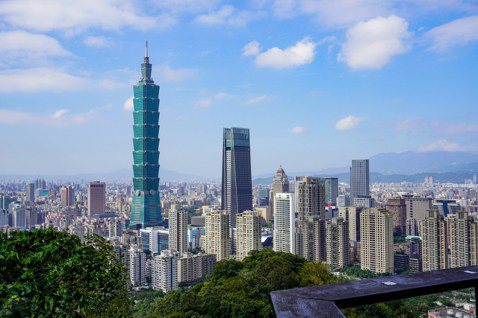 淨零轉型已經成為熱門關鍵字，台灣金融機構積極響應，不過中央銀行分析，台灣金融機構...