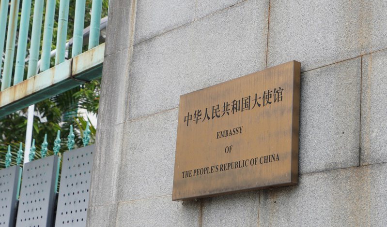 中國駐印尼大使陸慷2月25日前拜訪雅加達金門會館，學者指出，可能是有目性性的蒐集金門鄉親的輿情。圖為位於雅加達南區的中國駐印尼大使館。中央社