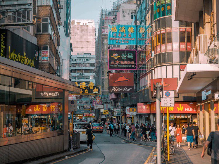 香港將於4月22日，實施第一階段的限塑令。圖／摘自pexels
