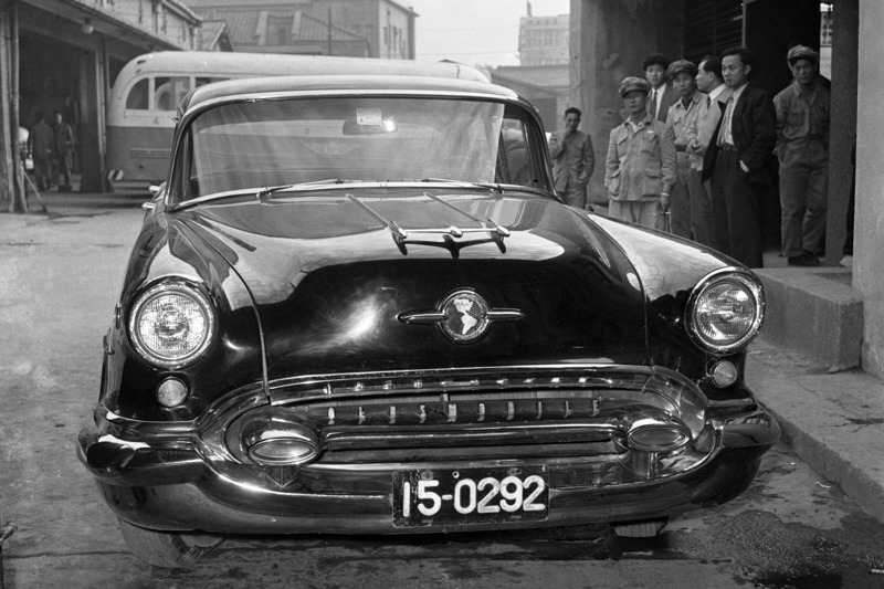 1957年3月2日，台北市長高玉樹的座車，因涉嫌盜用車牌照行駛，被公路警察隊扣留依法處理。圖／聯合報系資料照片