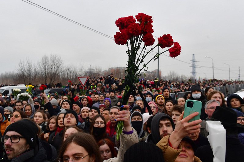 Russian opposition figure Navalny’s Funeral Draws Thousands in Moscow: Updates on Arctic Circle Prison Death