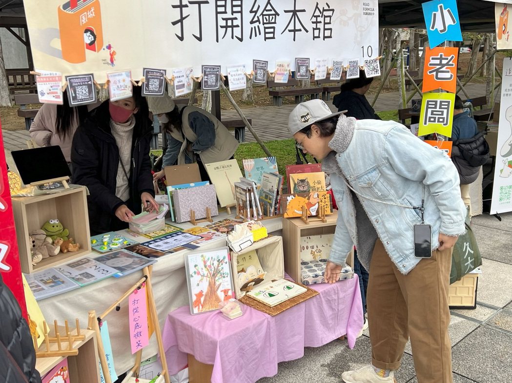新竹市水木書苑《繪‧讀，會讀》書市以親子圖書繪本為主題。圖／500輯提供