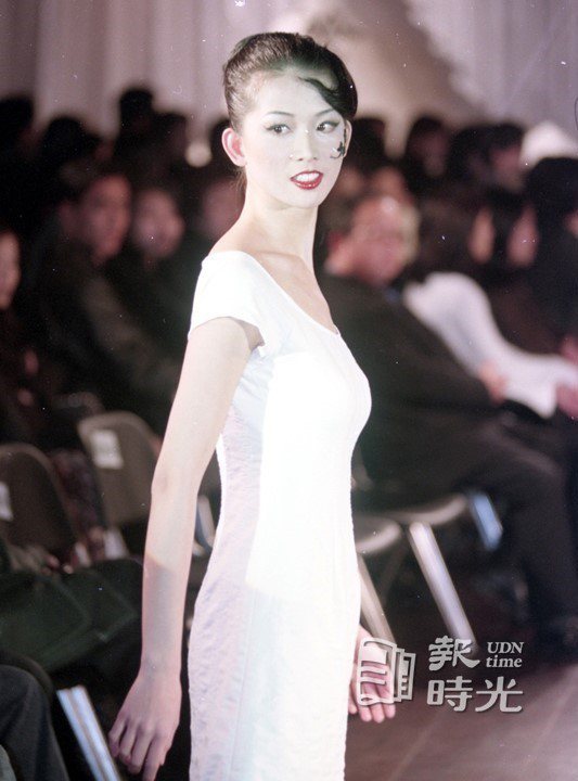 葉珈伶於誠品敦南門市發表春夏新裝。圖為林志玲。圖／聯合報系資料照(1997/02/21 于志旭攝影)