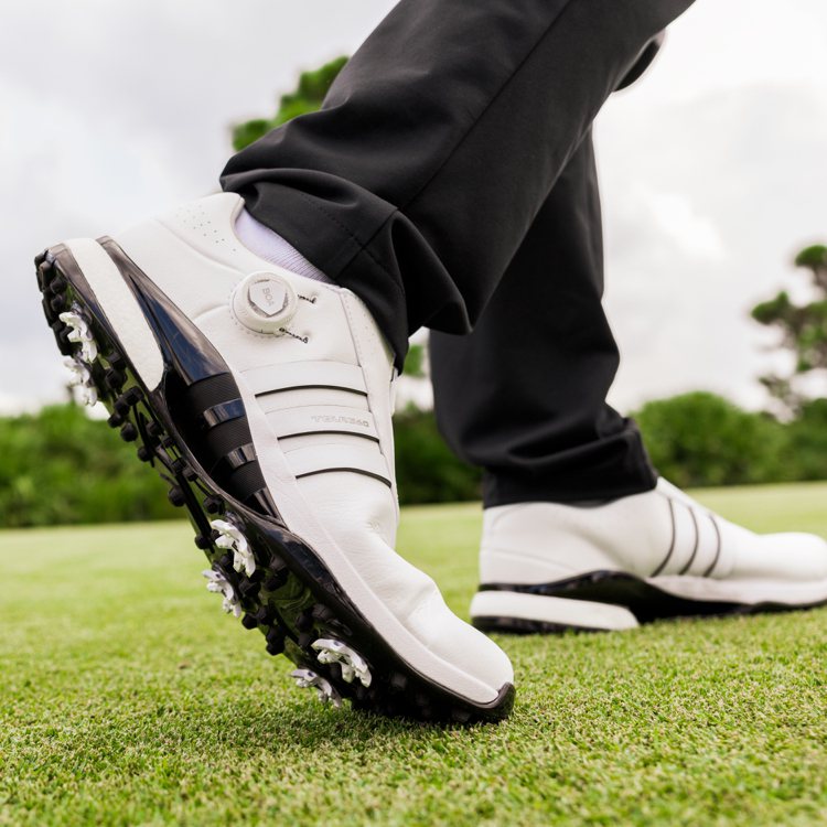 adidas Golf TOUR360 24系列BOA®鞋款，9,890元。圖／adidas Golf提供