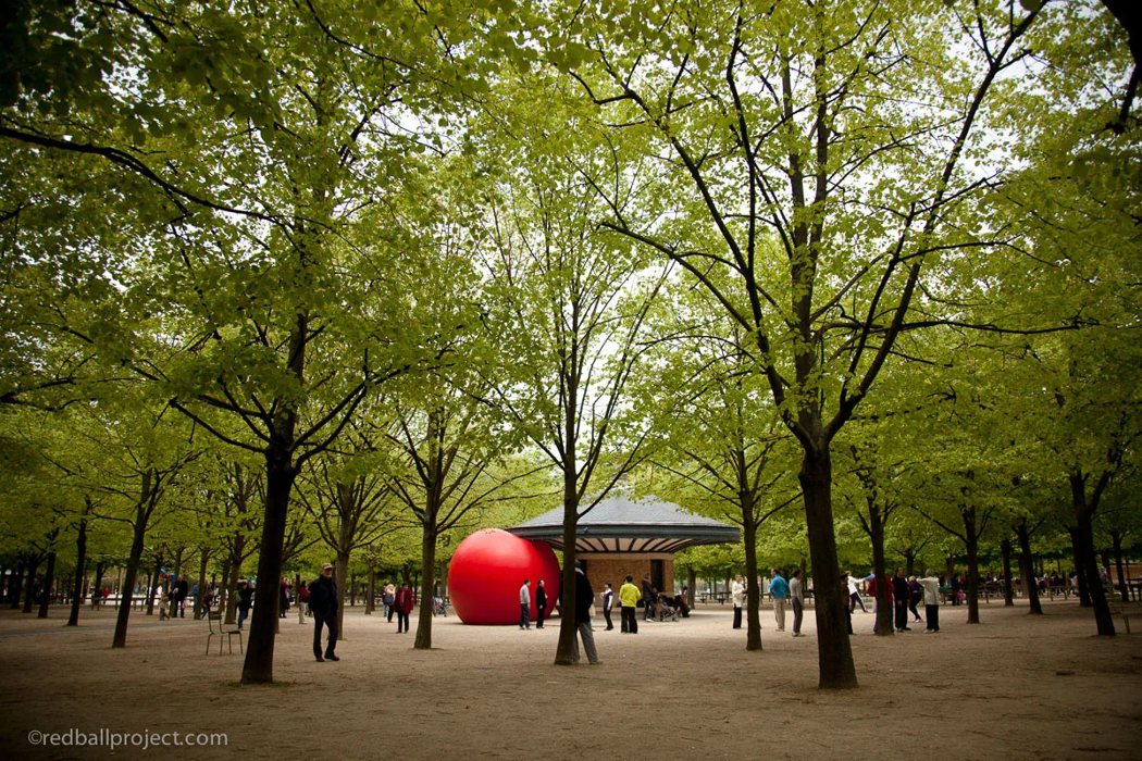 紅球計劃在巴黎。 圖／紅球計劃RedBall Projec提供