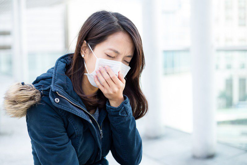 咳嗽成因可分為風寒、風熱、燥咳與痰濕等4類型，不同體質會有不同症狀，有不同緩解方法。圖／123RF