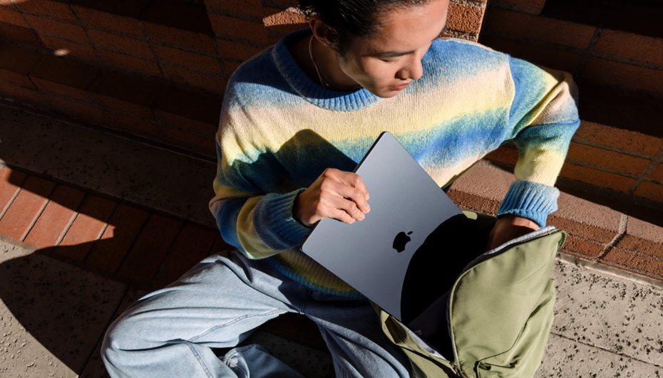 蘋果官網無預警上架M3晶片的全新筆電MacBook Air，並分為13吋和15吋版本，定價未漲價。（翻攝自蘋果官網）