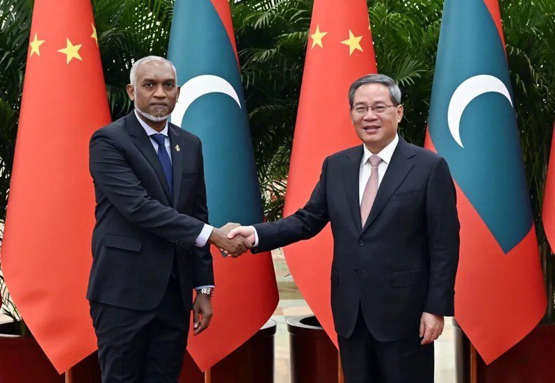 圖為大陸國務院總理李強和馬爾地夫總統穆伊祖會見。新華社資料照