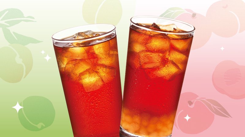 摩斯以经典冰红茶为基底，推出「微酵白桃冰茶」、「微酵白桃蒟蒻冰茶」等饮品。 图／摩斯汉堡提供