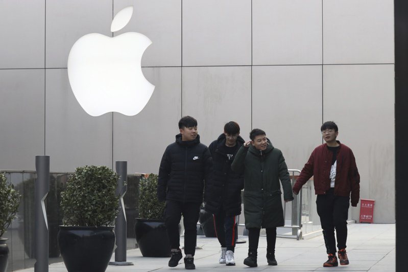 數據顯示，蘋果智慧手機iPhone今年首六周在中國大陸市場的銷售下滑了24%。美聯社