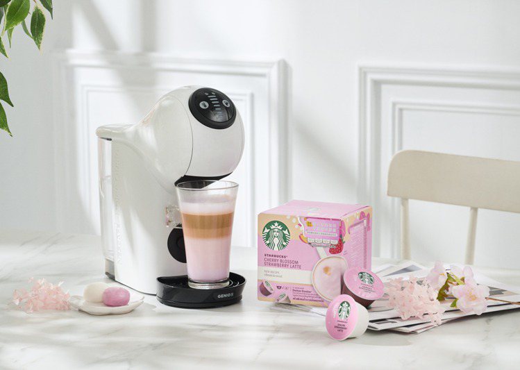 今年春天，雀巢（Nestlé）攜手星巴克（Starbucks®）推出4款「Starbucks® At Home 星巴克®春季限定咖啡」，浪漫色彩同步捎來春之氣息。圖/雀巢提供