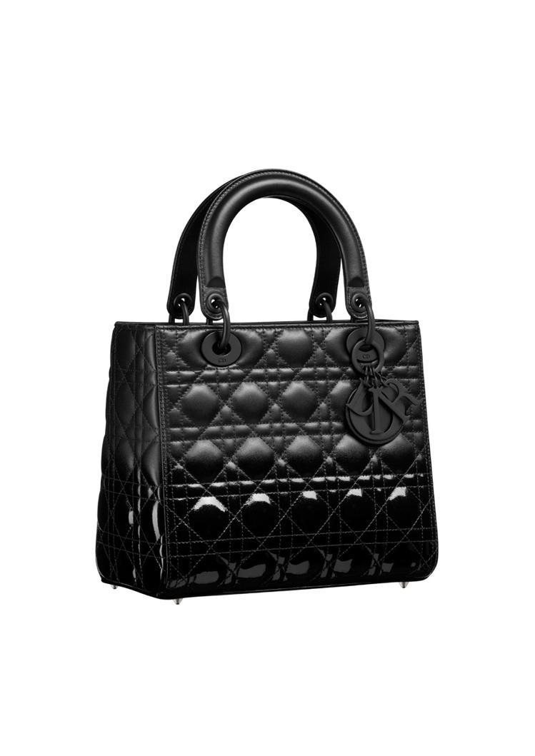 Lady Dior黑色籐格紋半漆皮小羊皮中型提包，22萬5,000元。圖／DIOR提供
