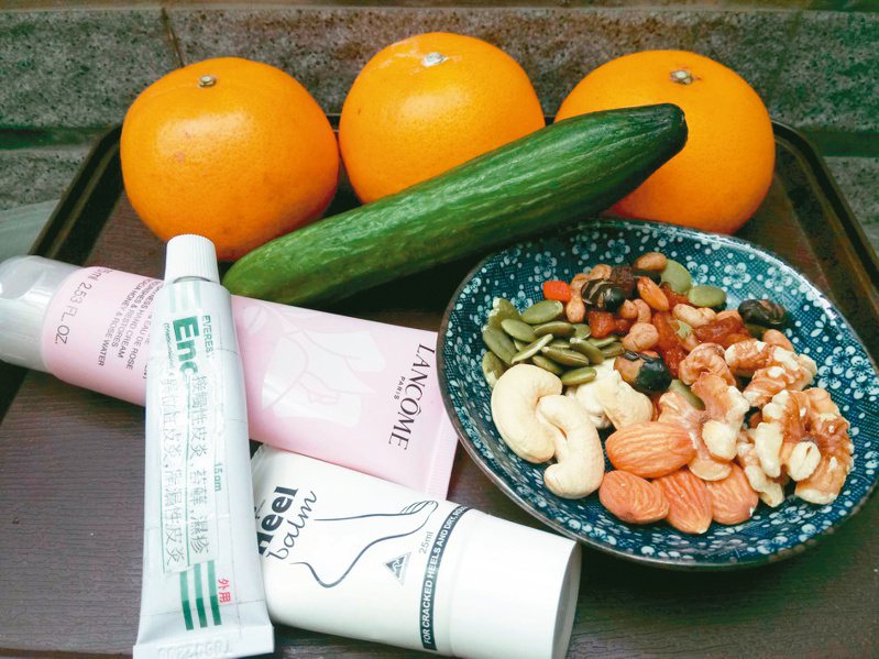 深綠色蔬菜和柑橘類水果是常備蔬果，可強健免疫系統。圖／讀者提供