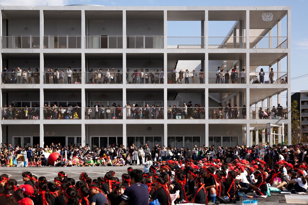 奪得2024普立茲克建築獎的日本建築師山本理顯作品「子安小學」。在這裡，即使是年...