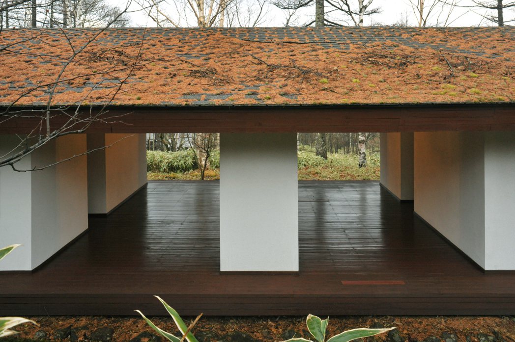 2024普立茲克建築獎得主山本理顯的第一件作品「山川山莊」。這是一座位於樹林中的...
