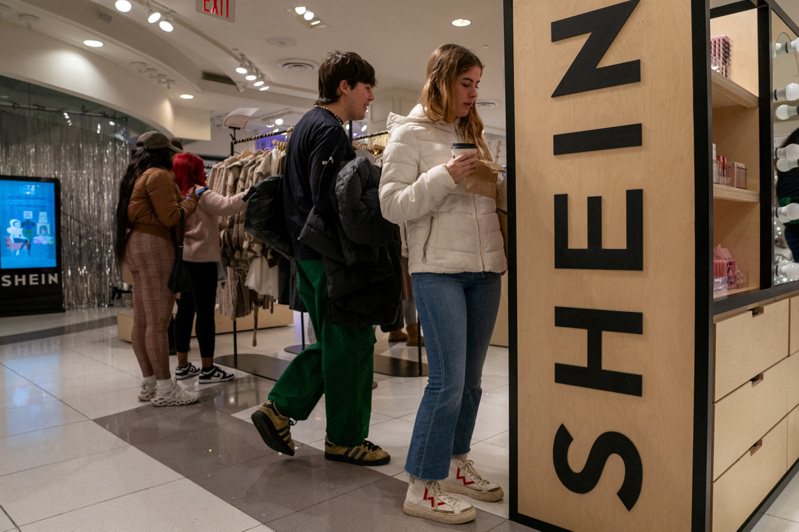 法國擬對快時尚品牌每件售出的商品處以10歐元或其售價50％的罰款，已抵銷其負面影響。路透