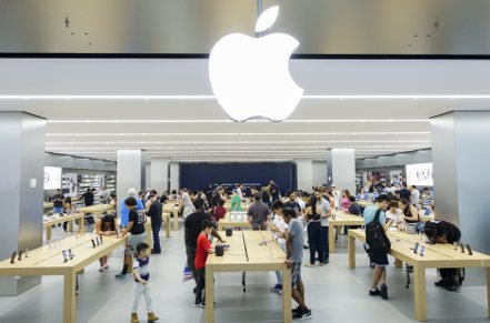 天風國際證券分析師郭明錤6日於社交媒體X上發文預測，蘋果公司2024年的iPhone出貨量衰退約15%。 （新華社）