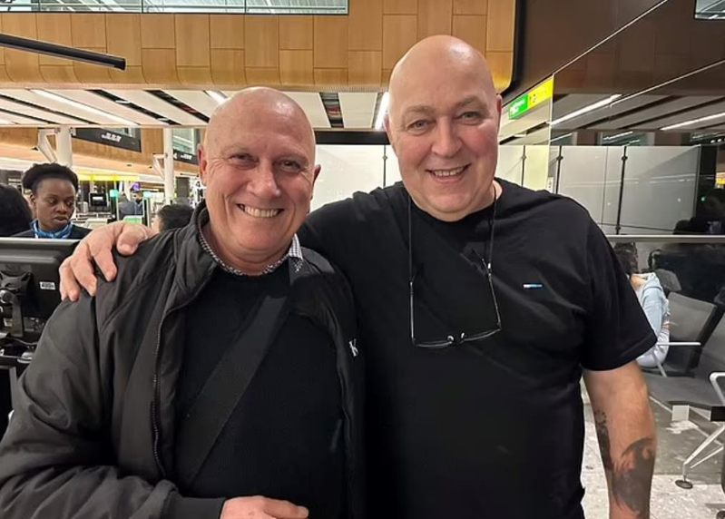 兩名馬克．加蘭德在機場巧遇。取自臉書