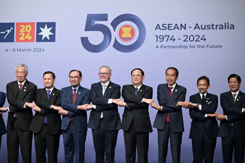 澳洲與東協國家領袖5日在特別峰會場邊大合照。歐新社