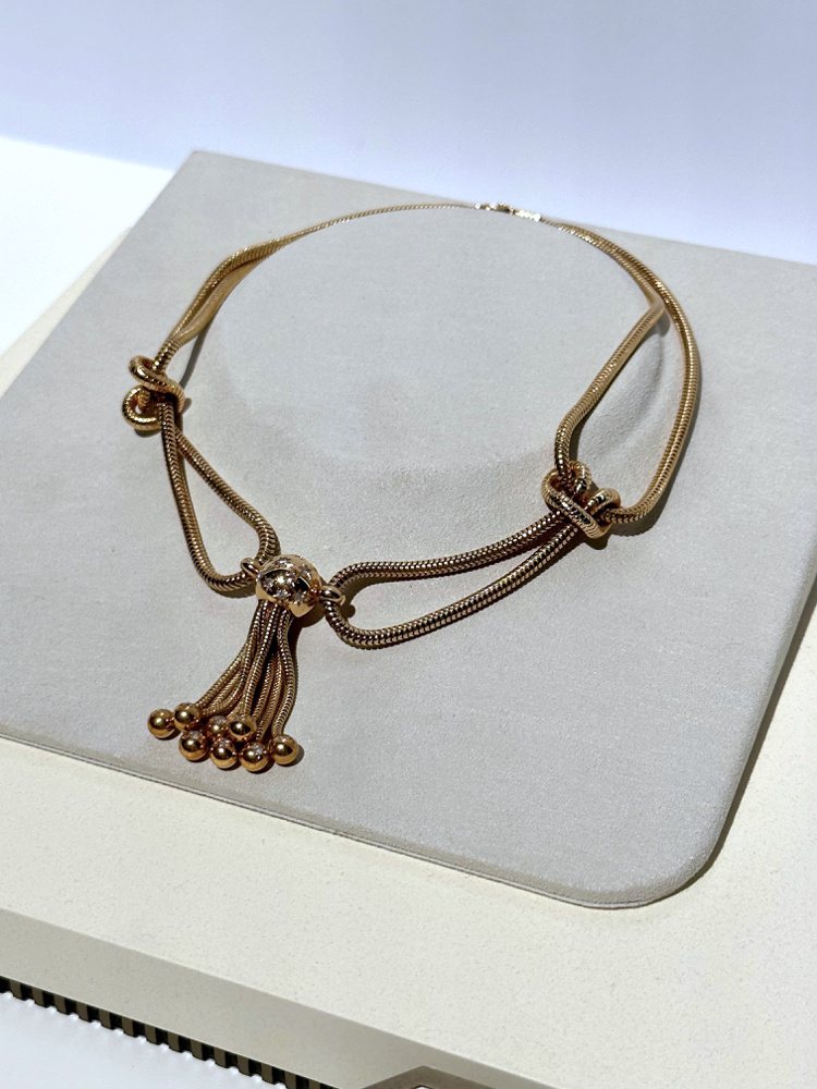 Boucheron 1952年的Tubogaz工藝流蘇項鍊，展現出黃金柔軟、光澤的嬌貴奢華一面。記者釋俊哲／攝影