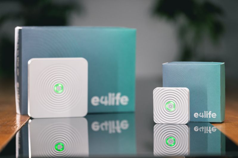 6日發表的新智慧裝置「e4life」據說用電磁波，就能讓流感病毒及新冠病毒失去感染能力，號稱90%有效。美聯社