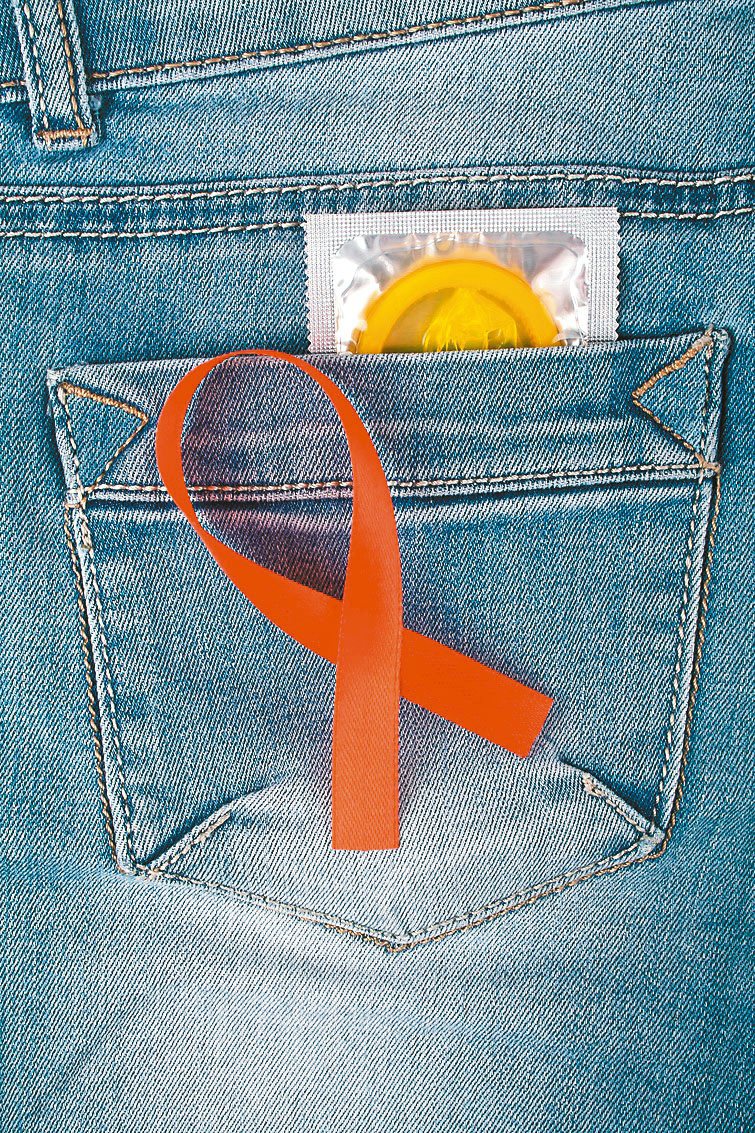預防子宮頸癌有三道防線：安全性行為、疫苗、定期篩檢，可降低HPV病毒對國人的威脅。圖／123RF