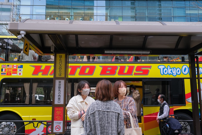 在日本街頭，社會不和諧跡象很少見，這種平靜反映了「沒辦法」心態的民族性。 紐約時報