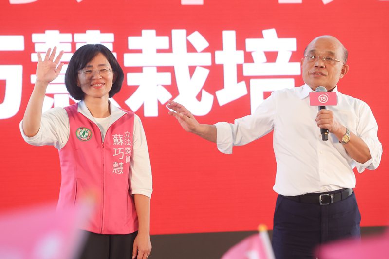 民進黨立委蘇巧慧（左）在地磨劍多年，行政院前院長蘇貞昌（右）積極為她布局。本報資料照片