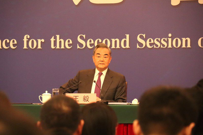 中共政治局委員兼大陸外長王毅7日上午在北京梅地亞新聞中心接受媒體提問，這是「兩會」期間最受矚目的一場記者會。（記者廖士鋒／攝影）